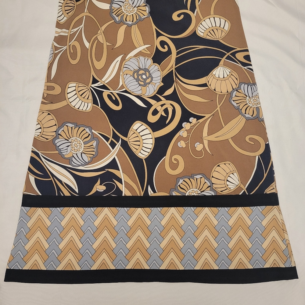 Abstract Pattern Dress - Picture 7 of 10